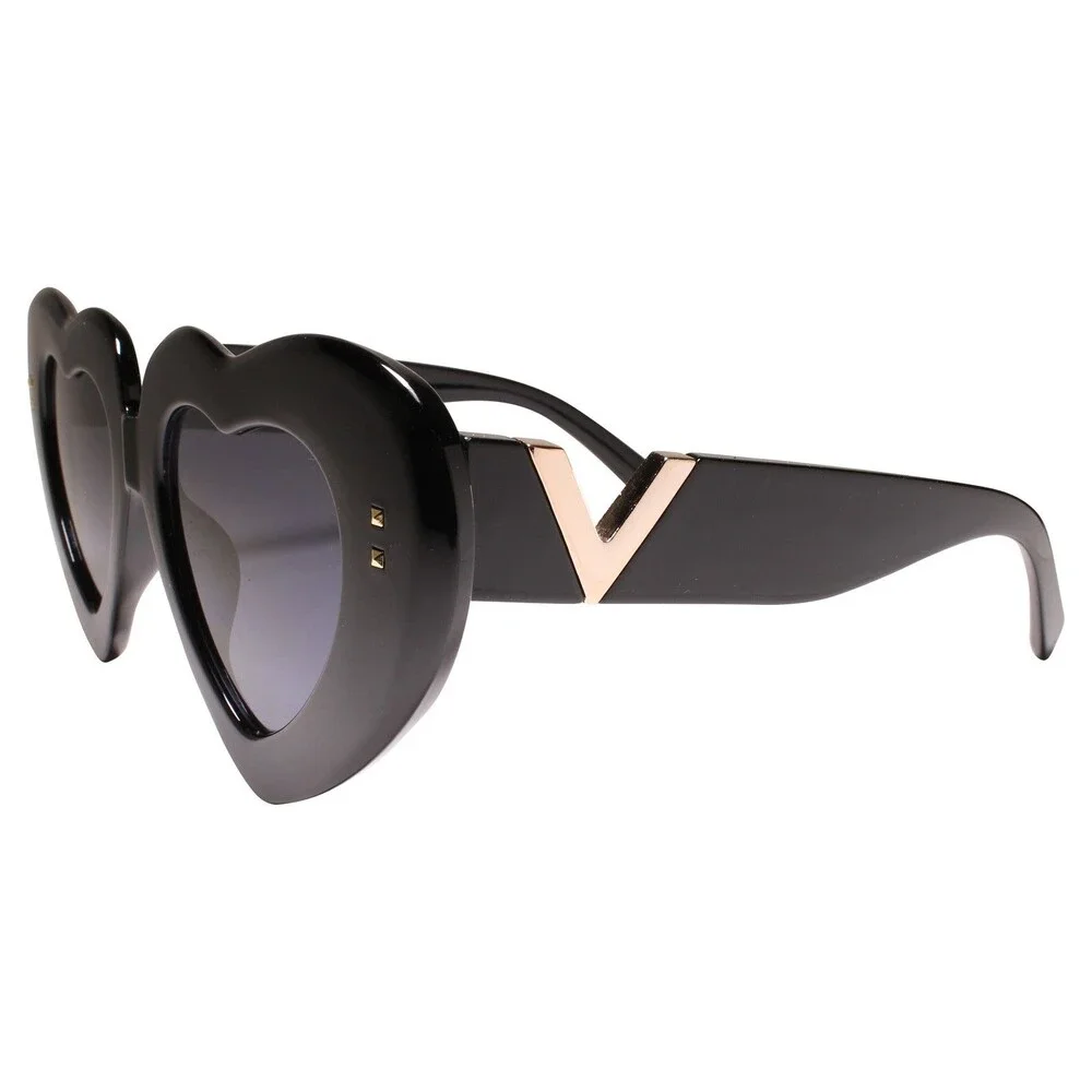 Chunky Love Eye-Catching Bold Heart-Shaped Sunglasses With Thick Black Frames